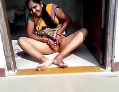 indian aunty showing pussy